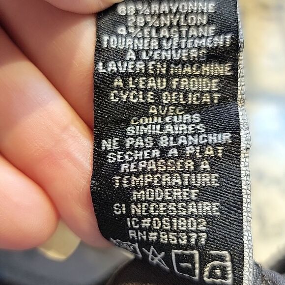 Sanctuary Camo Pencil Skirt This skirt is FABULOUS THE FIT IS 🔥 - Picture 6 of 10